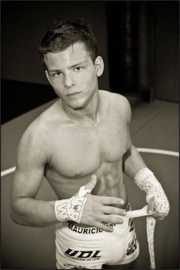 1107-jonathan-lipnicki-mma-01-600x896.jpg