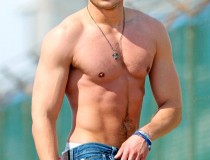 1338831642_zac-efron-zoom