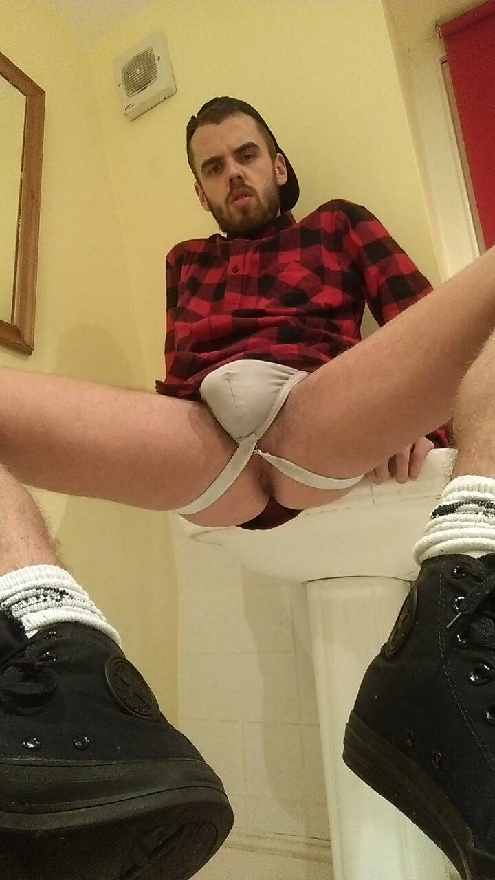 DIRTY IRISH LAD REALLY LIKES SHOWING OFF HIS TASTY HOLE SKI Adult Picture