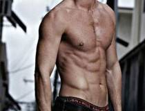 Luke-Evans-shirtless