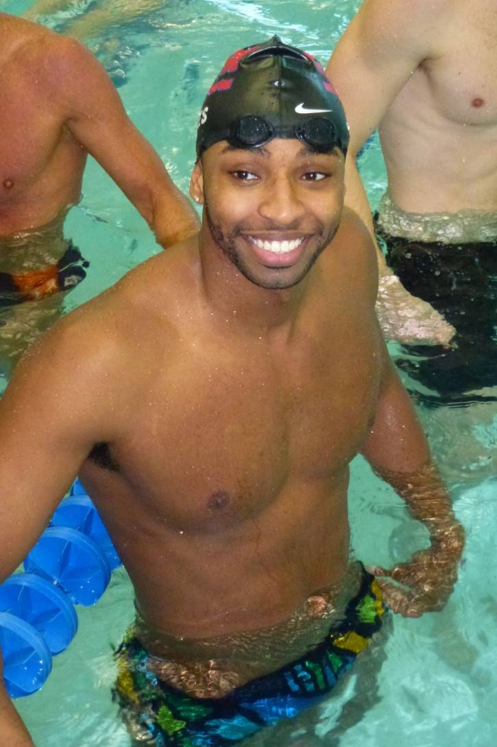 Cullen Jones showing off his pecs in the pool
