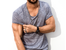 Chris+Hemsworth+Mens+Health+2019+jeans+