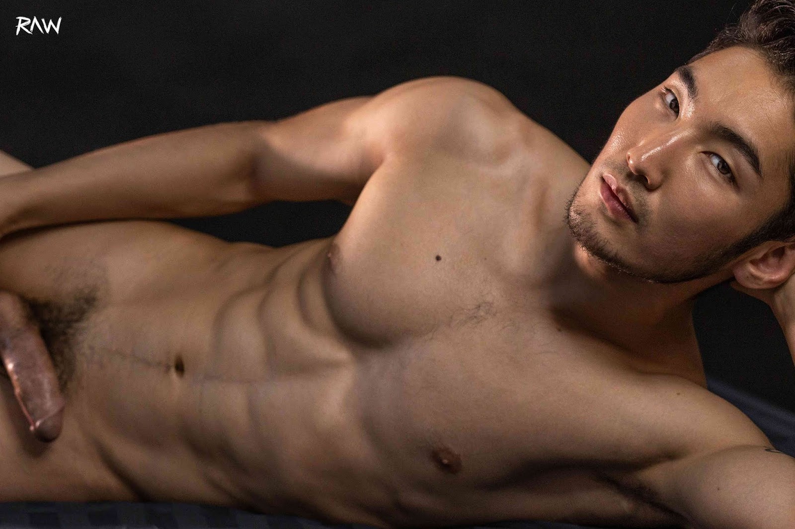 MODEL OF THE DAY: “GOLDENLIGHT1990”