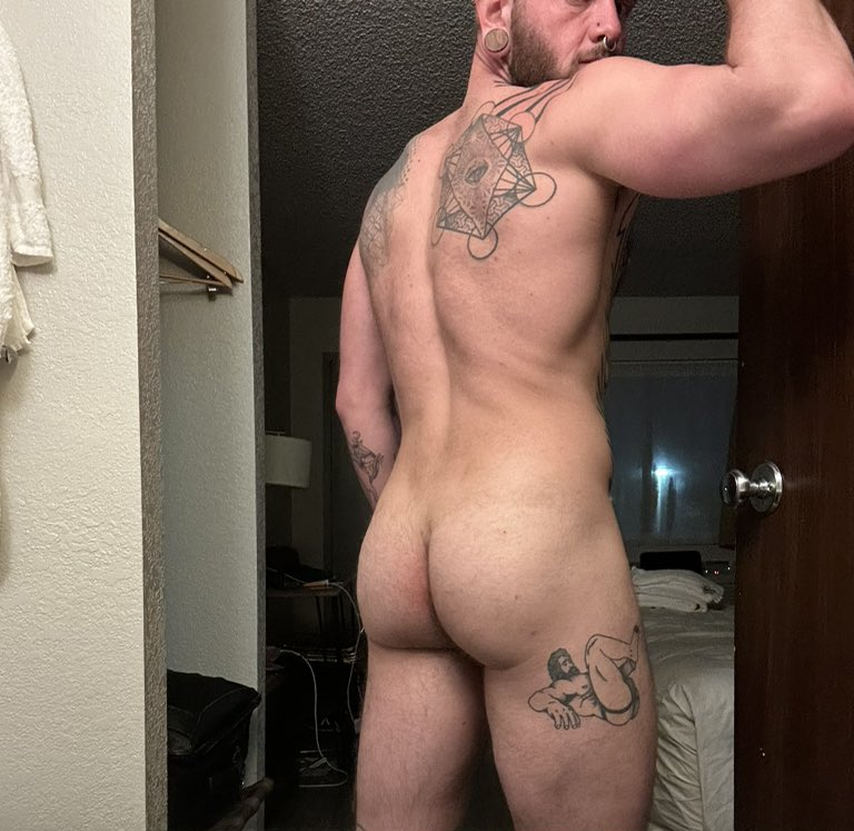 Logan Loads naked showing off his thigh tattoos and back tattoos and hairy gay bubble butt