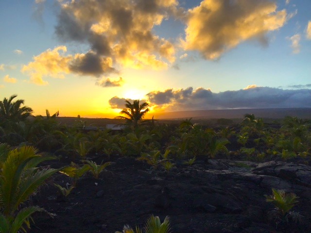 sunset near Kehena Mauka Nui Club Gay Male Guesthouse in Hawaii’s Big Island
