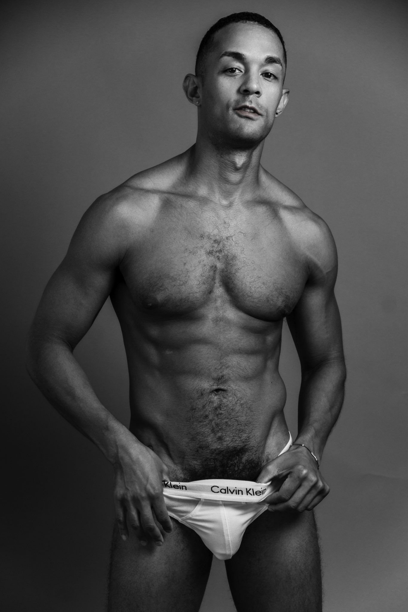 onlyfans-justforfans-gay-porn-star-aj-sloan-posing-in-white-calvin-klein-briefs