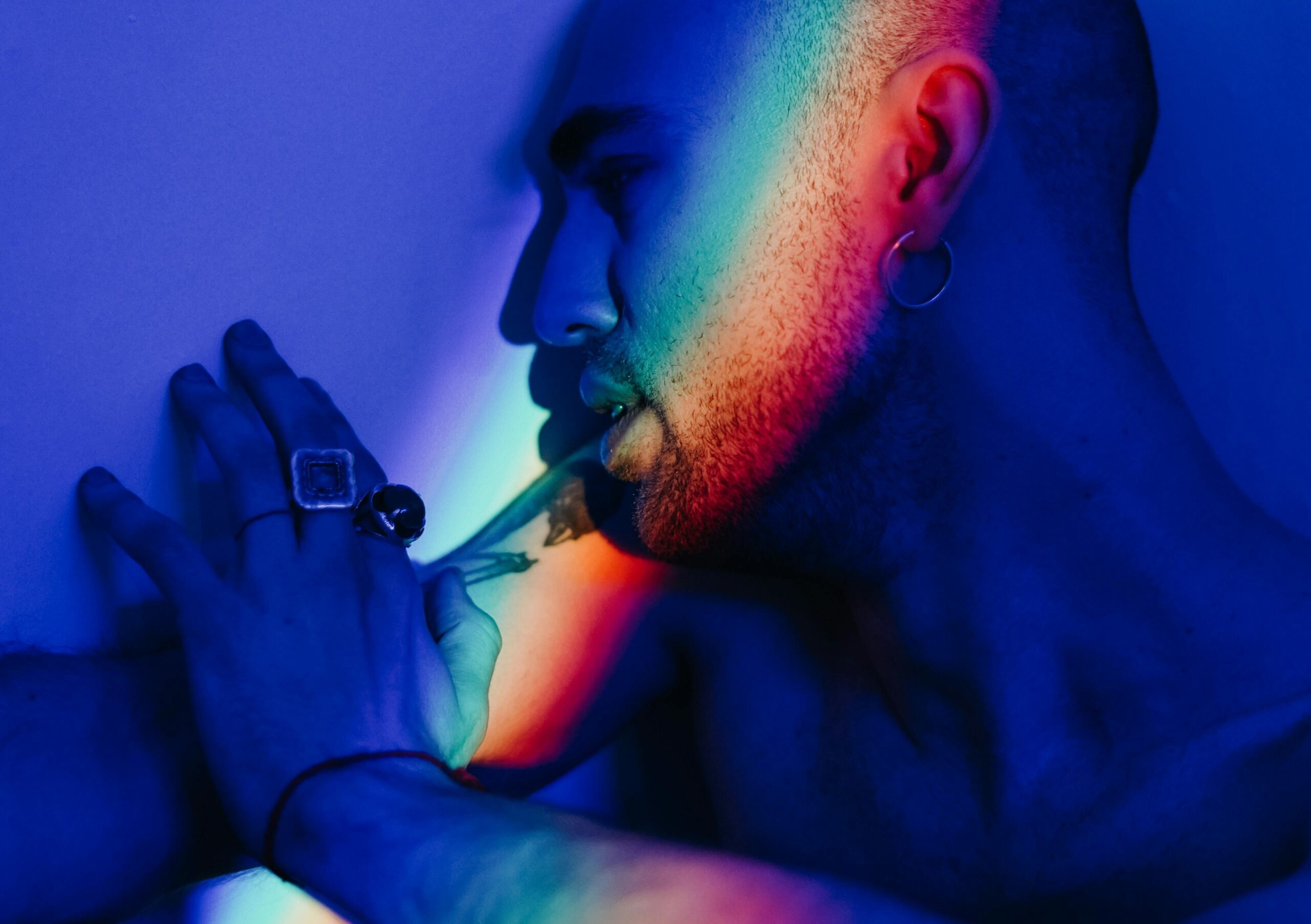 gay cruising hookup shirtless in the dark ready to have gay bareback sex Photo by cottonbro studio via Pexels