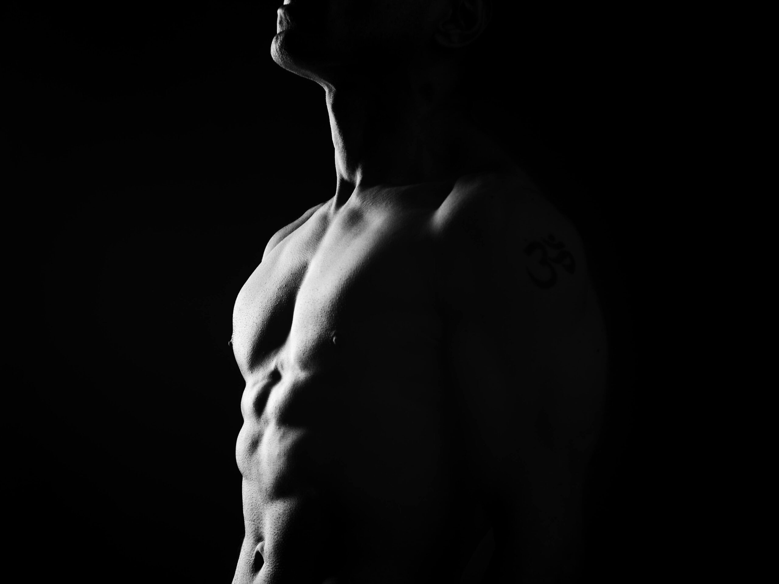gay shirtless male at the mega-plex in Providence rhode island looking for gay cruising and gay hookups with m4m men photo by Christopher Welsch Leveroni via Pexels