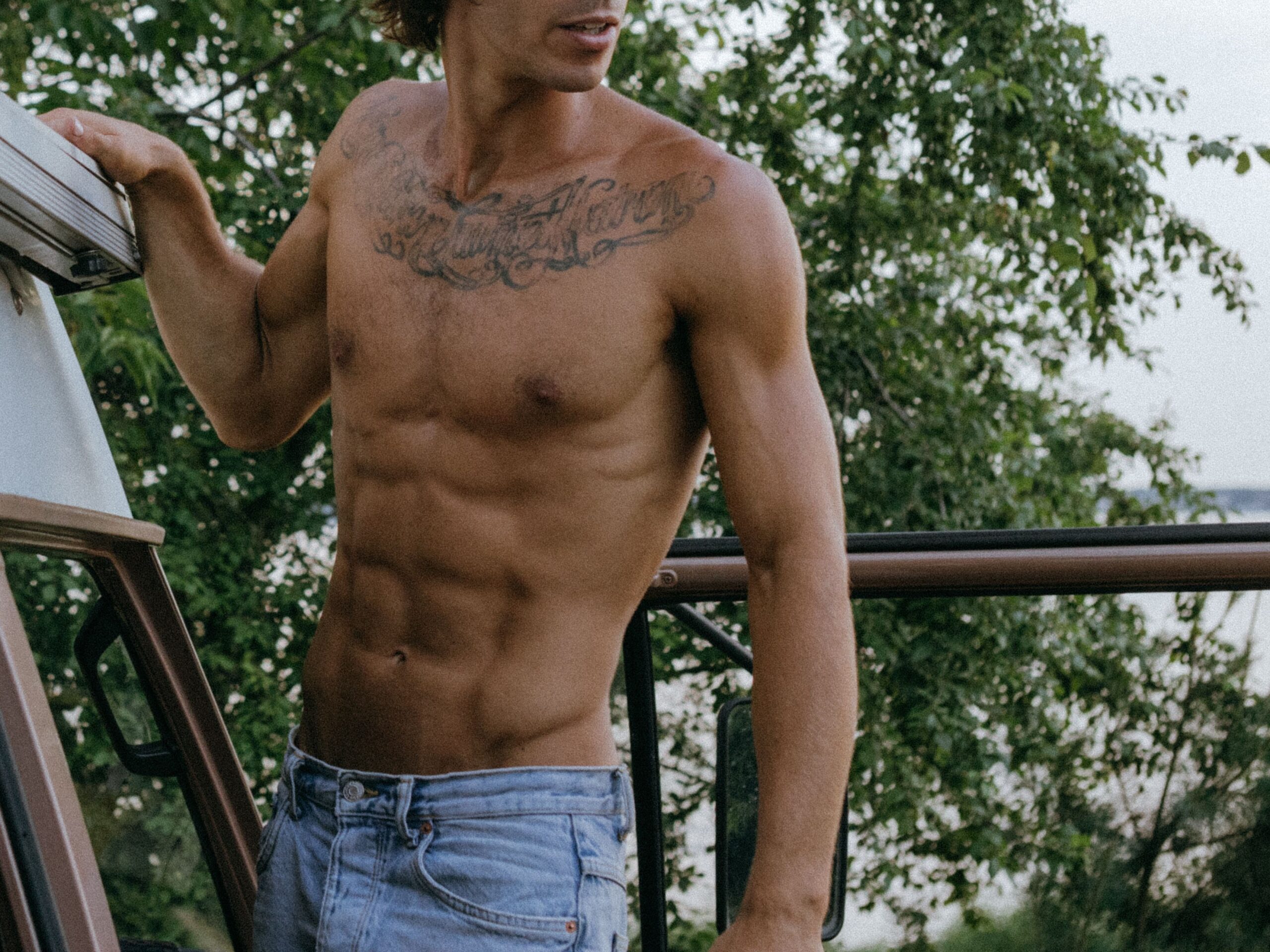 gay muscle twunk gay cruising and looking for gay hookups in the woods campground in new york city with bisexual and curious guys